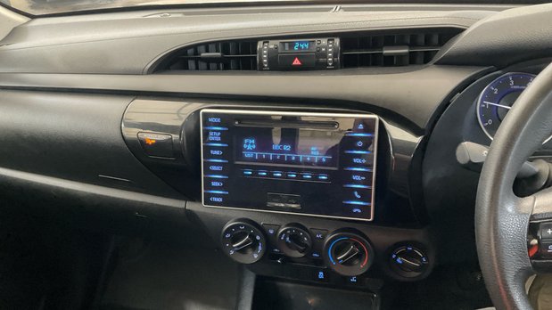 Toyota Hilux Active | 2.4 LT | Extended Cab | Tow Bar | Air Con | EURO 6 10