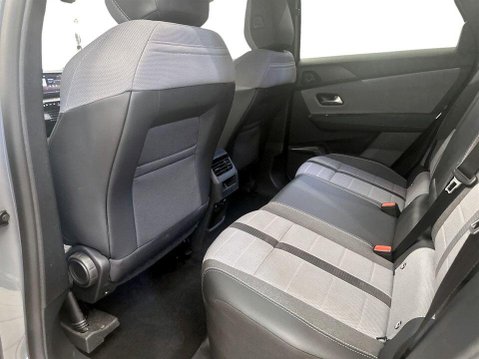 Vauxhall Grandland 73kWh Ultimate SUV 5dr Electric Auto (213 ps) Full Leather Trim - Heated Se 20