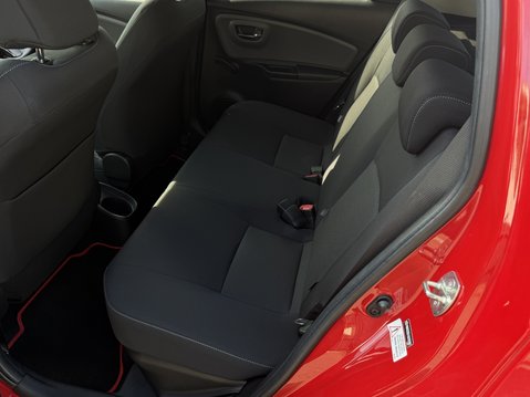 Toyota Yaris 1.5 Hybrid Design 5dr CVT [Nav] 35