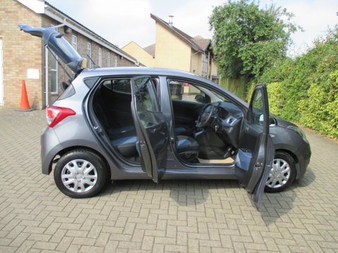 Hyundai i10 1.2 SE Euro 5 5dr 9
