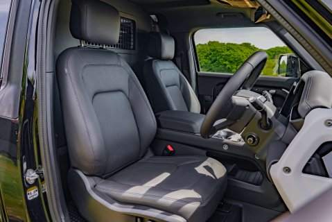 Land Rover Defender D250 X-Dynamic HSE Hard Top Obsidian 11