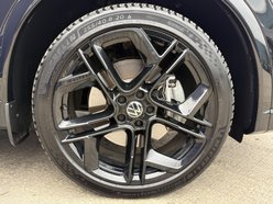Volkswagen Tiguan 1.5 TSI eHybrid 19.7kWh R-Line SUV 5dr Petrol Plug-in Hybrid DSG Euro 6 (s/ 14