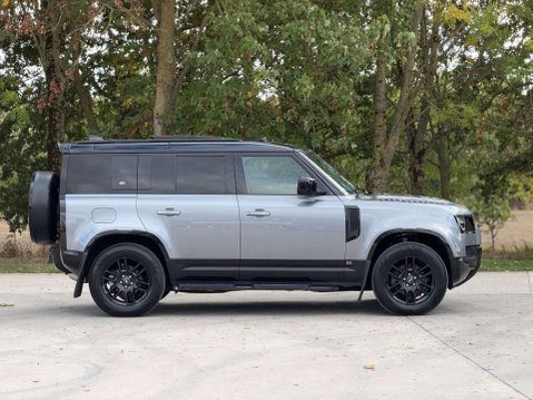 Land Rover Defender 3.0 Defender X-Dynamic SE D MHEV A 4WD 5dr 14