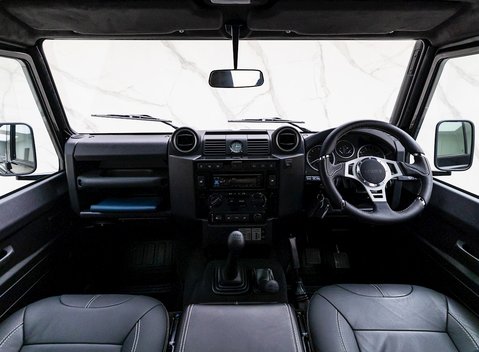 Land Rover Defender 110 XS 16