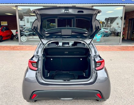 Toyota Yaris 1.5 Yaris Design HEV CVT 5dr 63