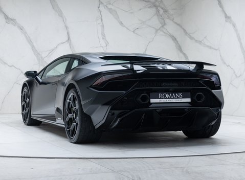 Lamborghini Huracan Tecnica 7