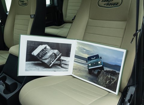 Land Rover Defender 110 HERITAGE 21