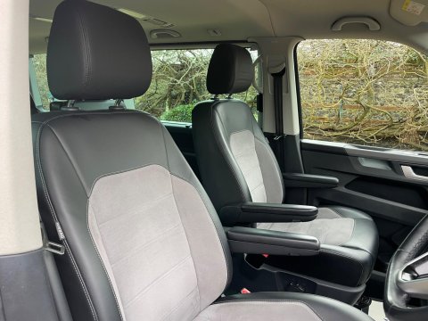 Volkswagen Caravelle 2.0 TDI Executive MPV 5dr Diesel DSG Euro 6 (s/s) (150 ps) 58