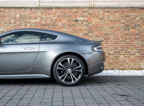 Aston Martin V12 Vantage S 22