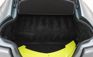 Aston Martin Vantage GT8 33