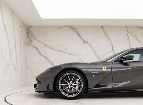 Ferrari 812 Superfast 29