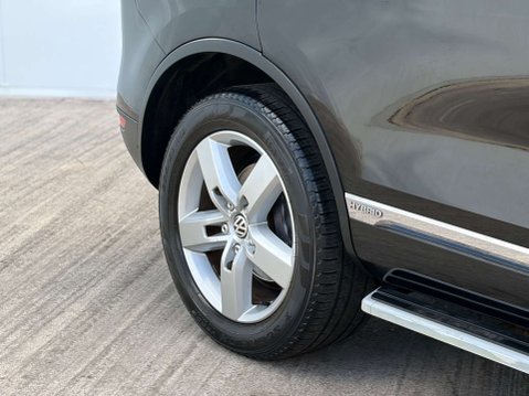Volkswagen Touareg 3.0 Touareg V6 TSi Hybrid Auto 4WD 5dr 7