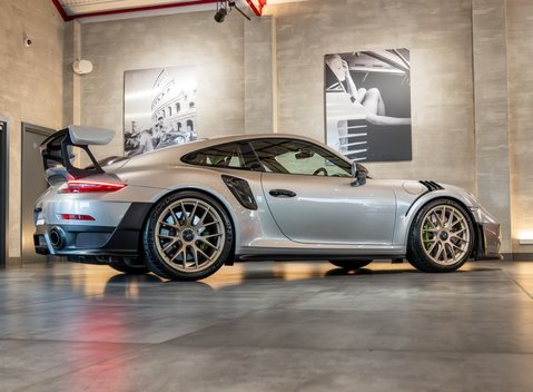 Porsche 911 GT2 RS (991.2) 2