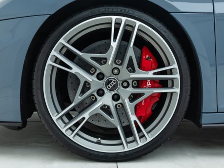 Audi R8 V10 PERFORMANCE CARBON BLACK 