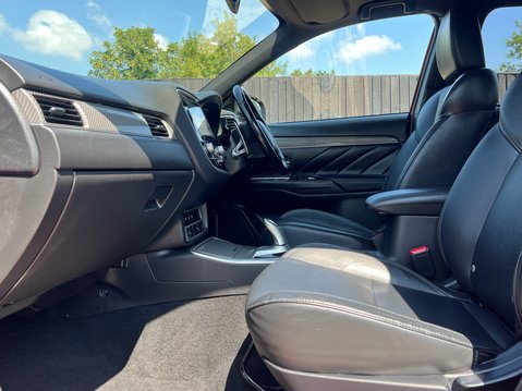 Mitsubishi Outlander PHEV DYNAMIC 3
