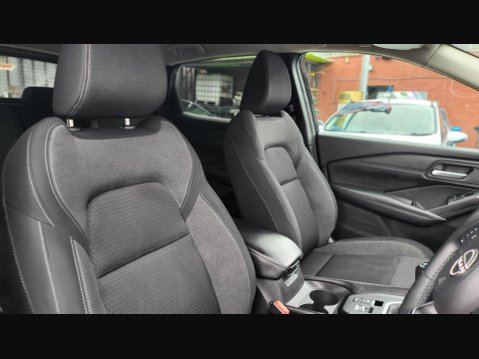 Nissan Qashqai DIG-T N-CONNECTA MHEV 17