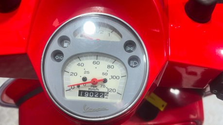 Piaggio Vespa PX 2012 19K 1 FORMER OWNER 2T 4 SPEED 2 STROKE CLASSIC SCOOTER 19