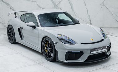 Porsche Cayman GT4 718 11
