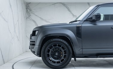 Land Rover Defender OCTA EDITION ONE 40
