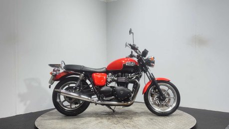 Triumph Bonneville SE 2013 7K NEW MOT INCREDIBLE CONDITION CUSTOM NAKED BIKE 865CC 1