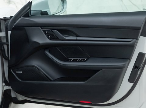 Porsche Taycan 4S 23