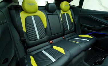 Aston Martin DBX 707 13