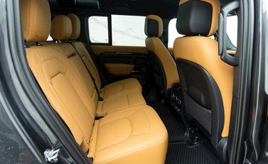 Land Rover Defender 110 V8 13