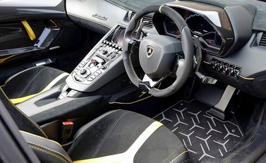 Lamborghini Aventador SV LP750-4 Roadster 11