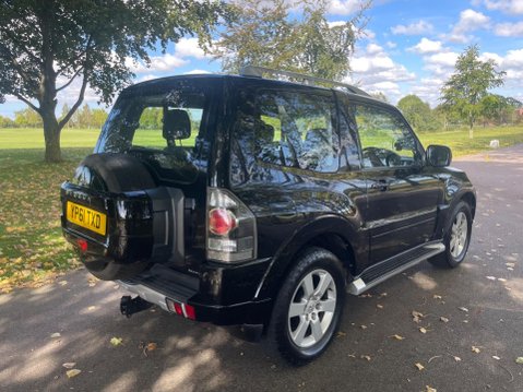 Mitsubishi Shogun 3.2 DI-DC Equippe Auto 4WD Euro 5 3dr SWB 9