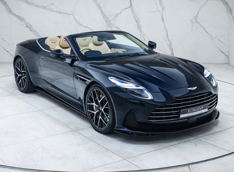 Aston Martin DB12 Volante 14