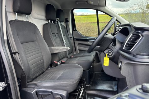 Ford Transit Custom 280 L1 130 ps Limited Panel Van 4