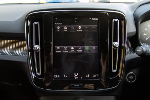 Volvo XC40 B4 R-DESIGN PRO AWD MHEV 22