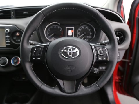 Toyota Yaris 1.5 VVT-i Icon Tech Euro 6 5dr 10