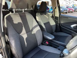 Toyota Yaris 1.5 Yaris Design HEV CVT 5dr 63