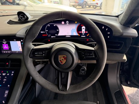 Porsche Taycan GTS 29