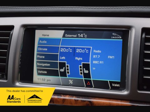 Jaguar XF 3.0 XF Premium Luxury V6 Auto 4dr 51