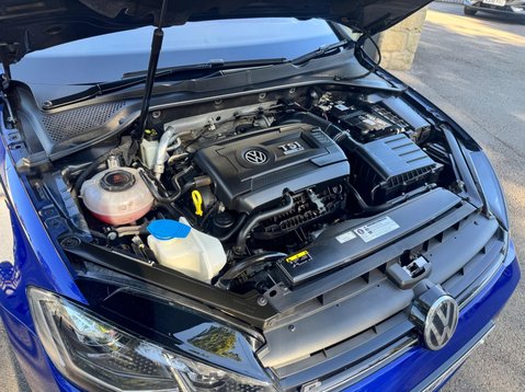 Volkswagen Golf R TSI 4MOTION DSG 11