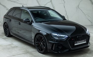 Audi RS4 Avant CARBON BLACK 11