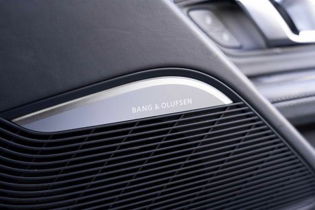 Audi R8 V10 PLUS QUATTRO. CARBON INT & EXT. SOUND & COMFORT PACK. SPORTS PLUS PACK. 15