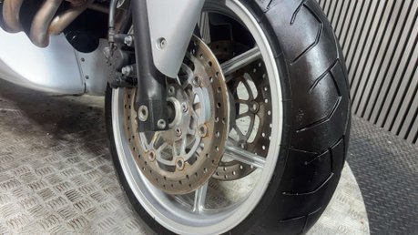 Kawasaki Z ZR750 2007 1 OWNER ONLY 8K NEW MOT WARRANTY 750CC 24