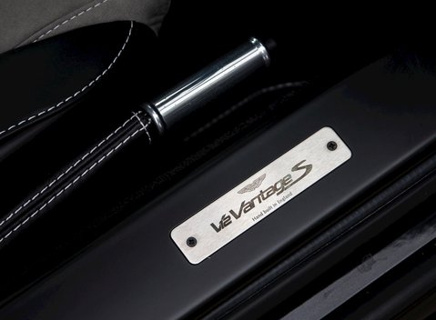 Aston Martin V12 Vantage S 17