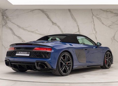 Audi R8 V10 Performance Carbon Black Spyder 22