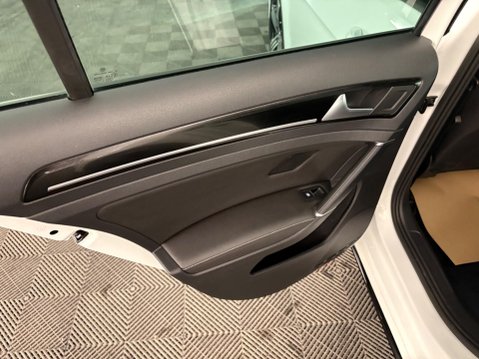 Volkswagen Golf 2.0 TSI R DSG 4Motion Euro 6 (s/s) 5dr 33