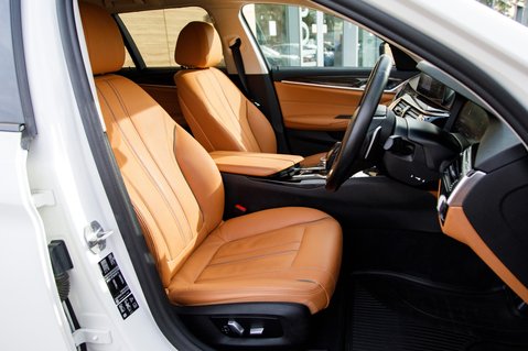 BMW 5 Series 520D XDRIVE SE TOURING 31