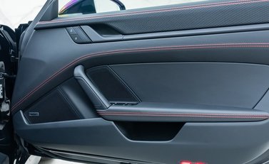 Porsche 911 GT3 TOURING (992) 23