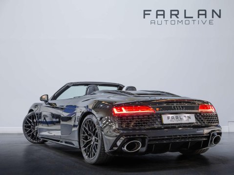 Audi R8 5.2 FSI V10 Spyder 2dr Petrol S Tronic quattro Euro 6 (s/s) (570 ps) 7