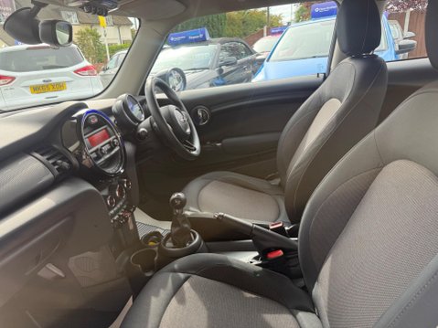 Mini Hatch 1.5 Cooper Euro 6 (s/s) 3dr 32