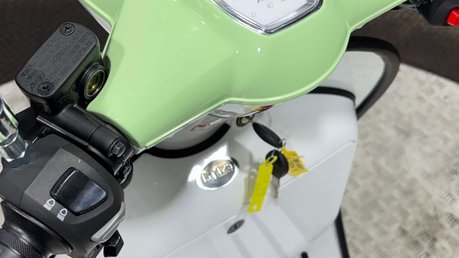 Royal Alloy GT 2020 ONLY 1K 1 OWNER SCOOTER LONG MOT MODERN RETRO 125CC 16
