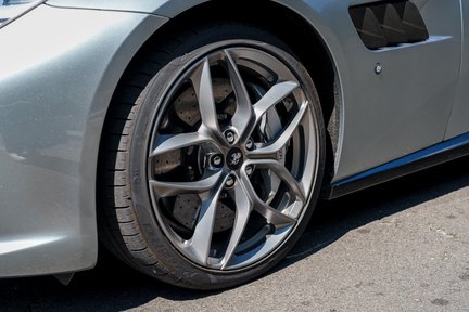 Ferrari GTC4 Lusso T V8 8