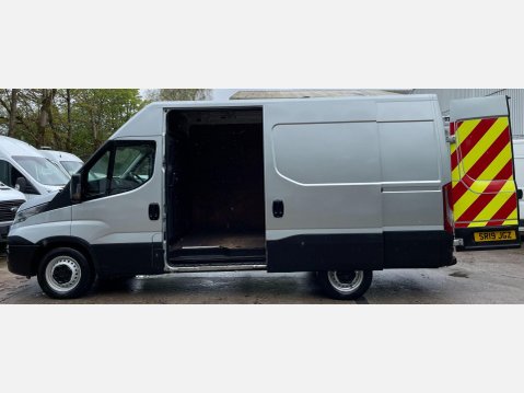 Iveco Daily 2.3D HPI 14V Business 35S 3520 Panel Van 5dr Diesel HiMatic MWB H2 Euro 6 ( 9